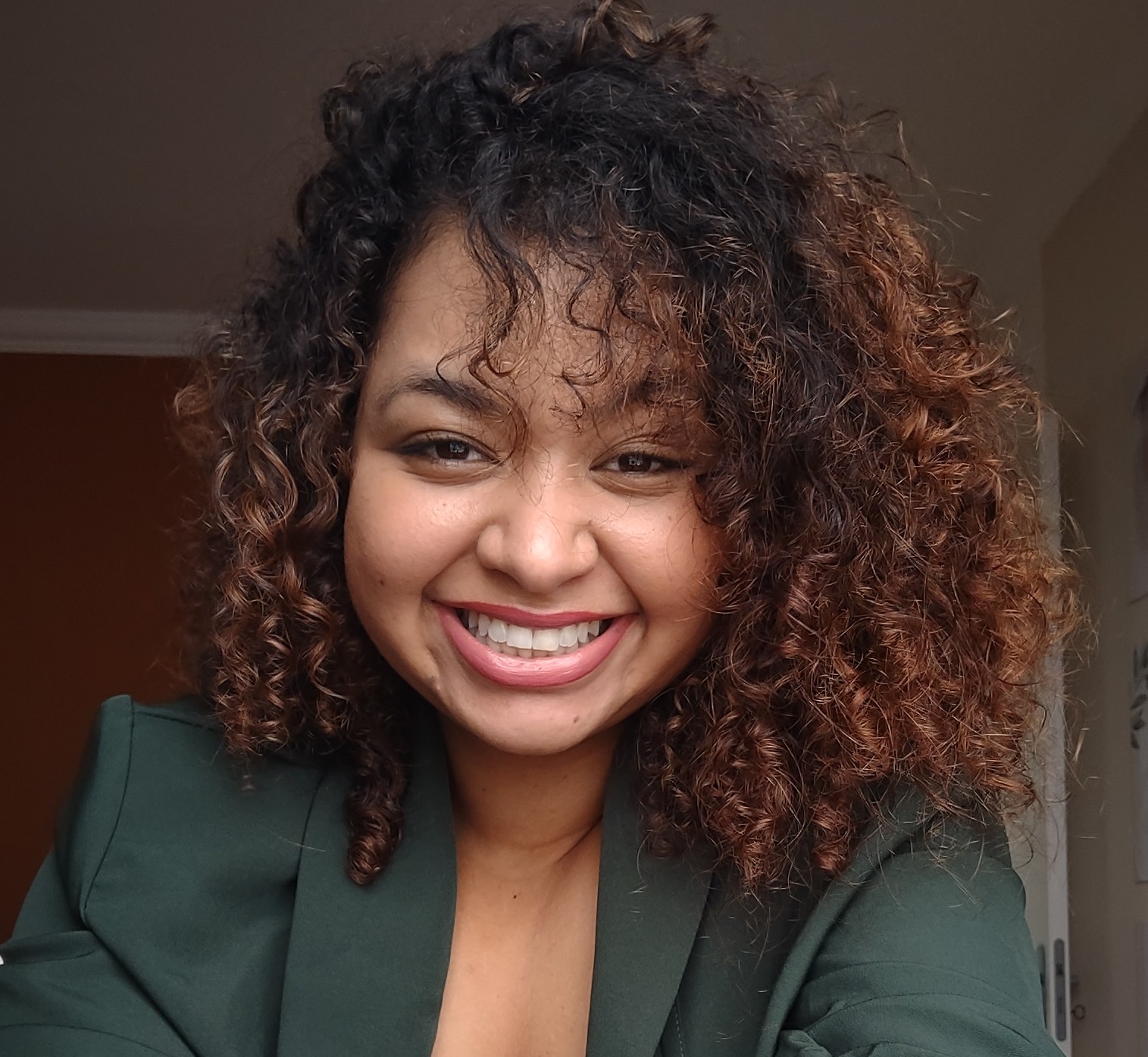 Retrato de Alexia Cardoso, Product Designer Sênior